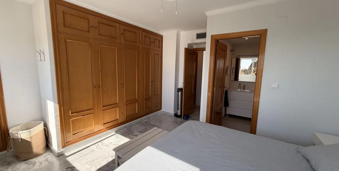 Sale of middle floor apartment in Costabella 21