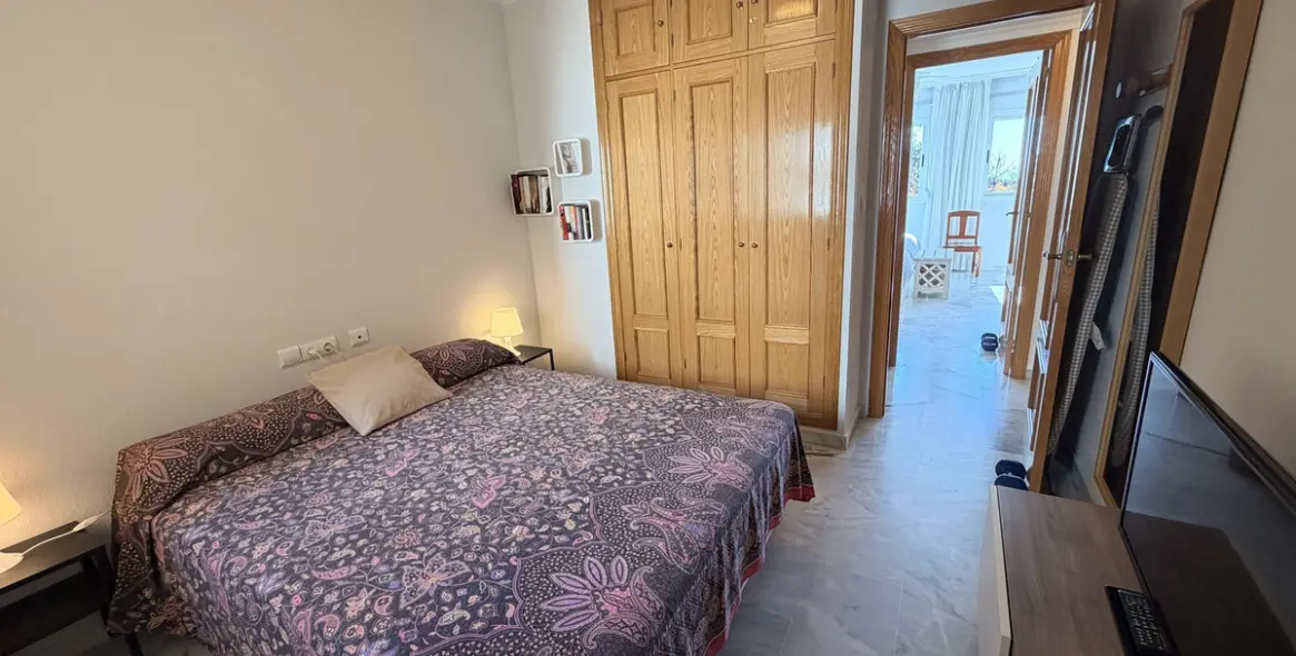 Sale of middle floor apartment in Costabella 23