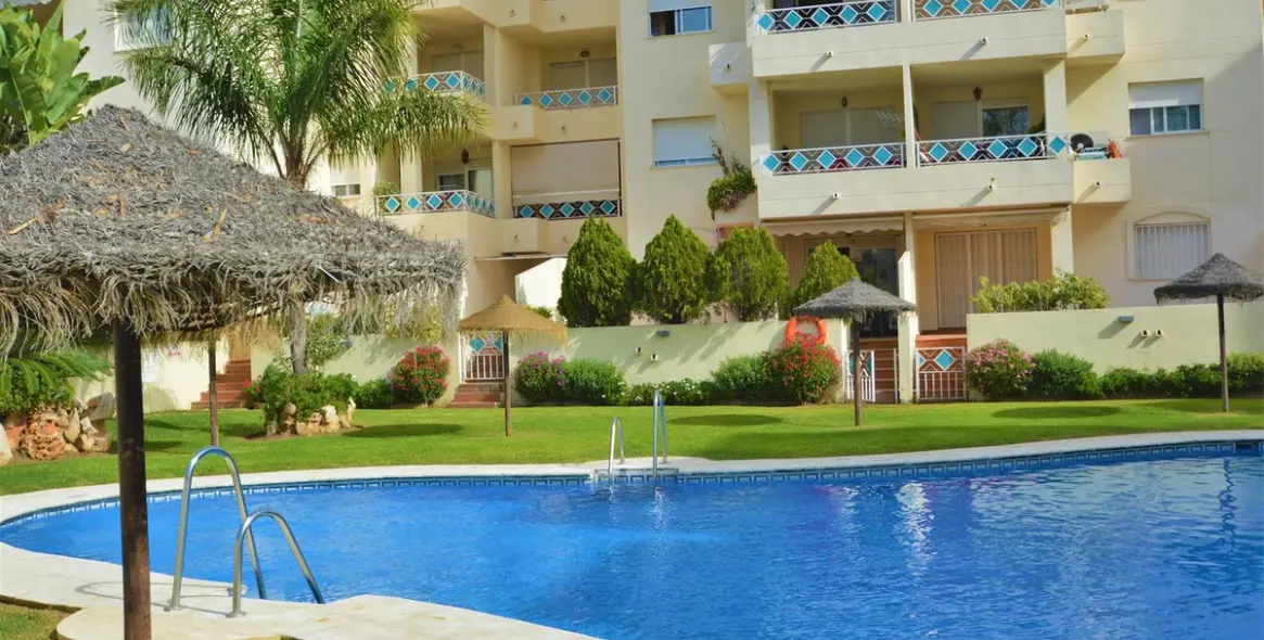 Sale of middle floor apartment in Costabella 26