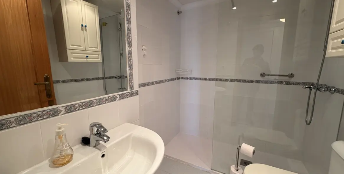 Sale of middle floor apartment in Costabella 27