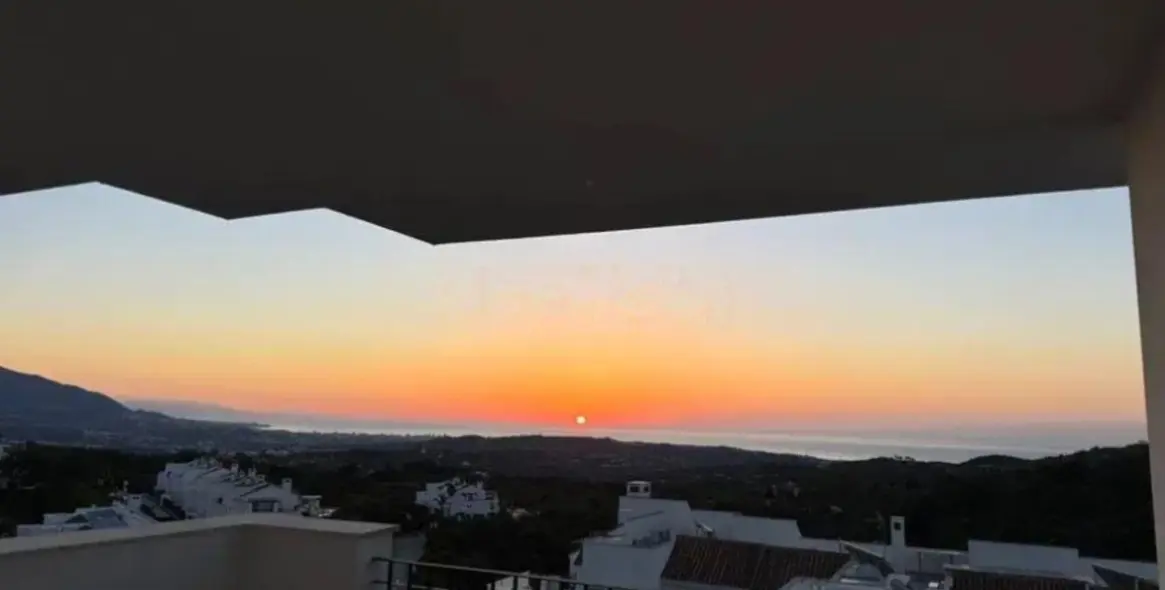 Sale of middle floor apartment in Ojén 1