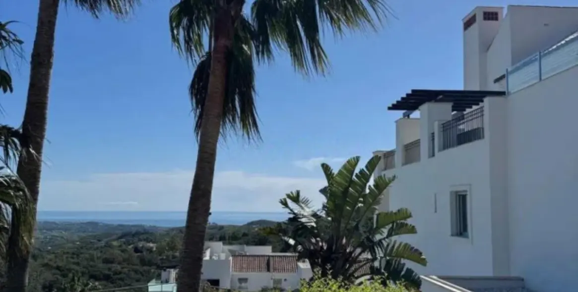 Sale of middle floor apartment in Ojén 3