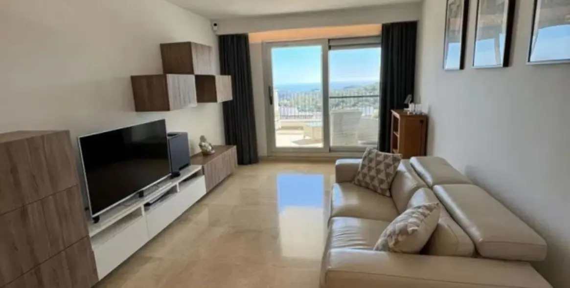 Sale of middle floor apartment in Ojén 9