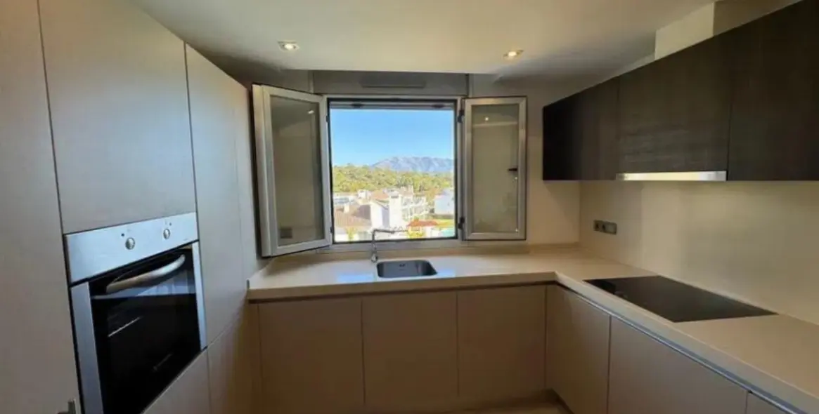 Sale of middle floor apartment in Ojén 11