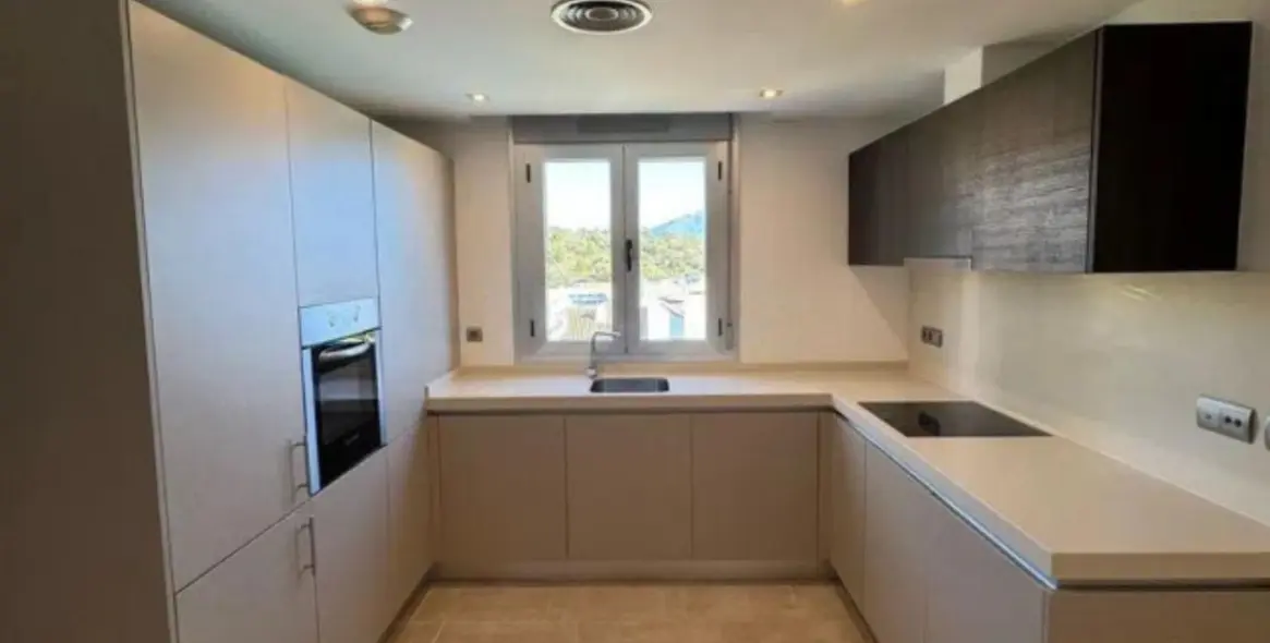 Sale of middle floor apartment in Ojén 12