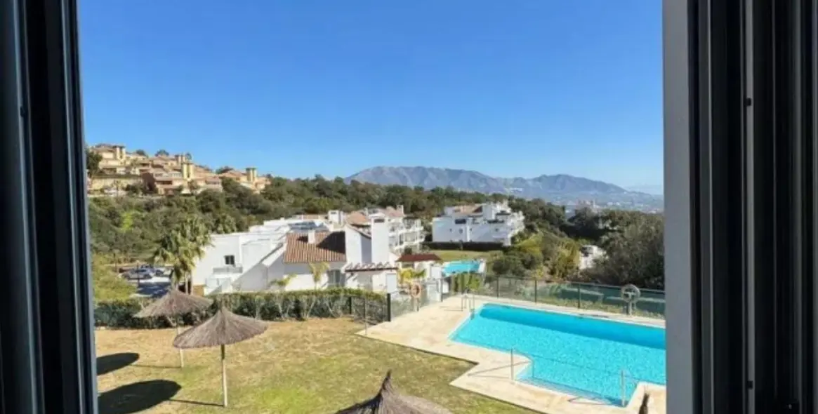 Sale of middle floor apartment in Ojén 13
