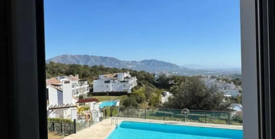 Sale of middle floor apartment in Ojén 14