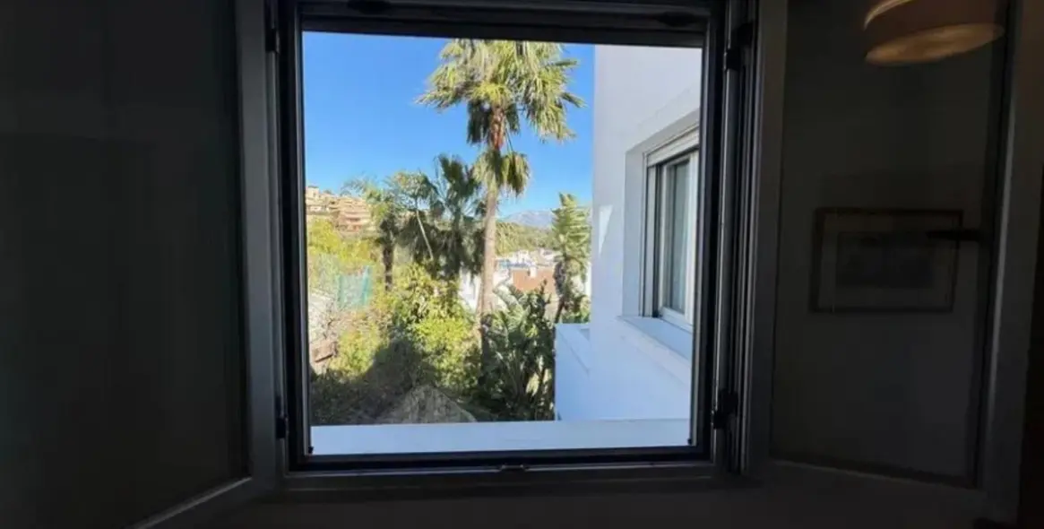 Sale of middle floor apartment in Ojén 22