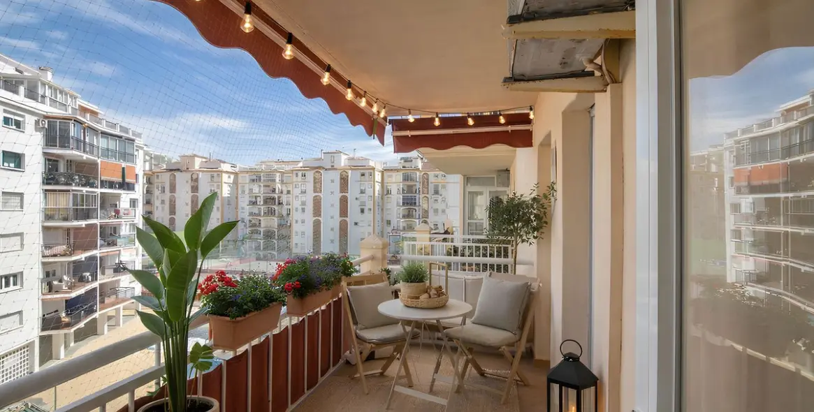 Sale of middle floor apartment in Fuengirola 1