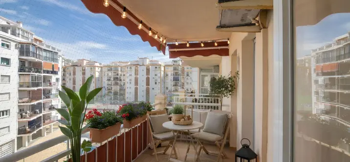 Sale of middle floor apartment in Fuengirola 0
