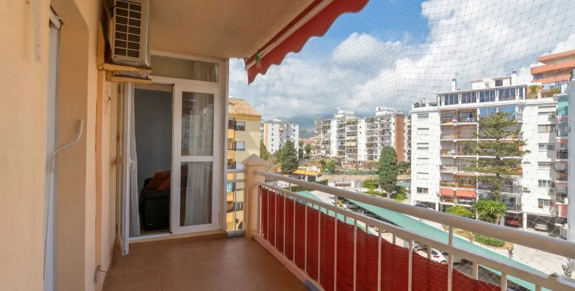Sale of middle floor apartment in Fuengirola 3