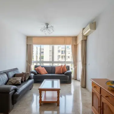 Sale of middle floor apartment in Fuengirola