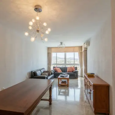 Sale of middle floor apartment in Fuengirola