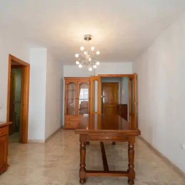 Sale of middle floor apartment in Fuengirola