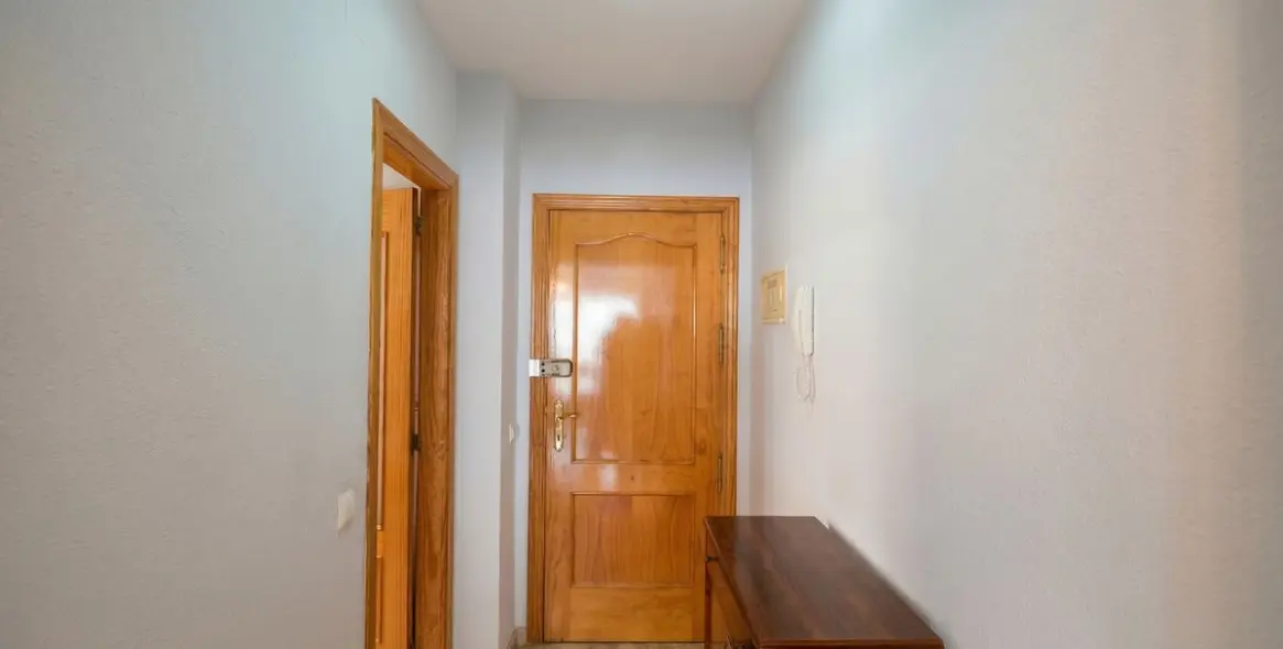 Sale of middle floor apartment in Fuengirola 9