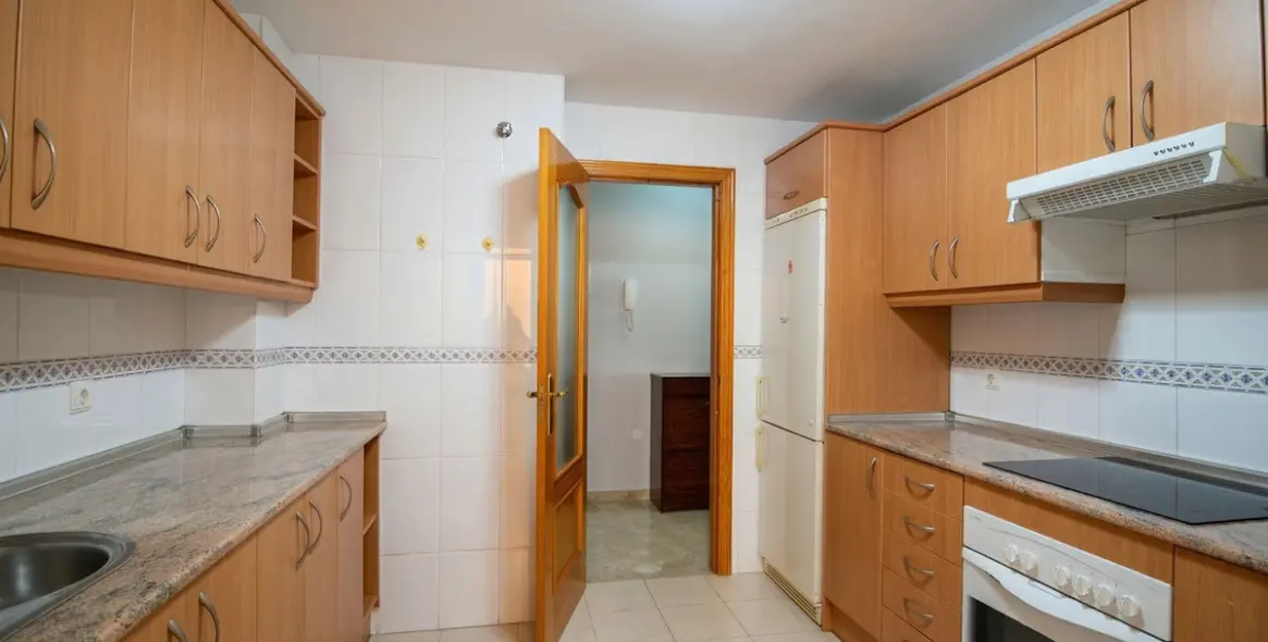 Sale of middle floor apartment in Fuengirola 10