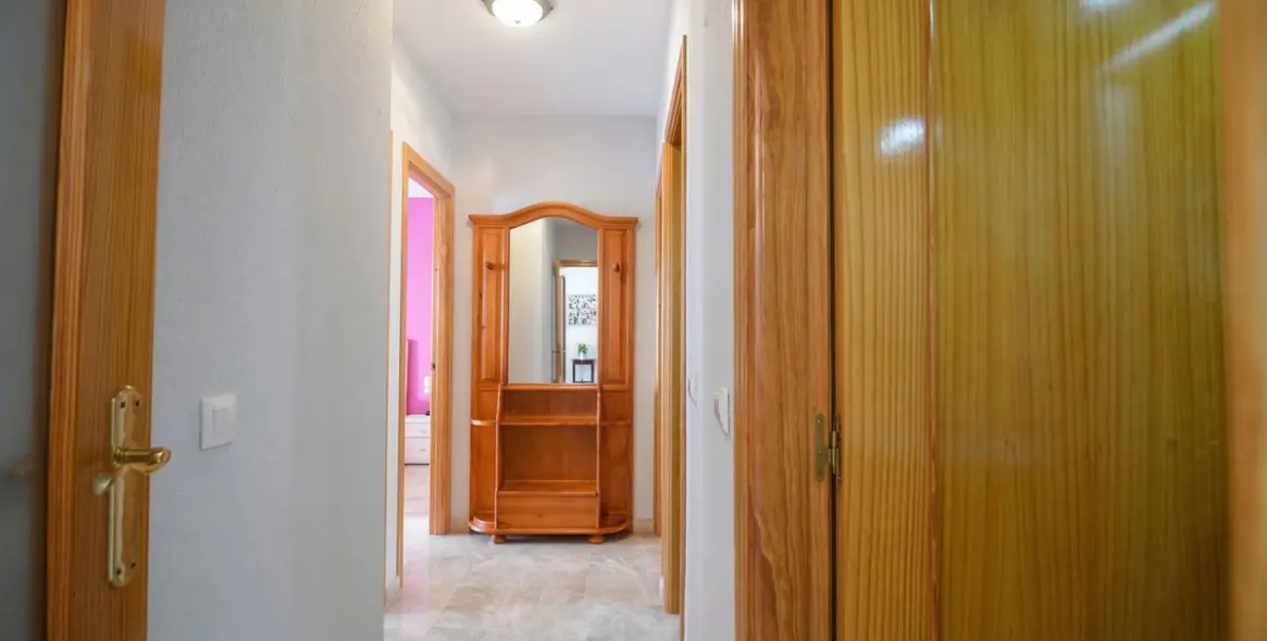 Sale of middle floor apartment in Fuengirola 12