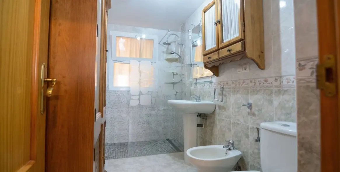 Sale of middle floor apartment in Fuengirola 15