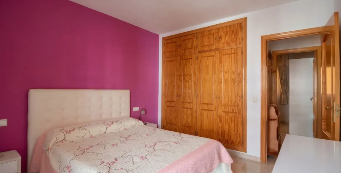 Sale of middle floor apartment in Fuengirola 19