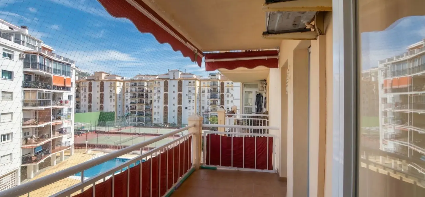 Venta de apartamento en planta media en Fuengirola 1