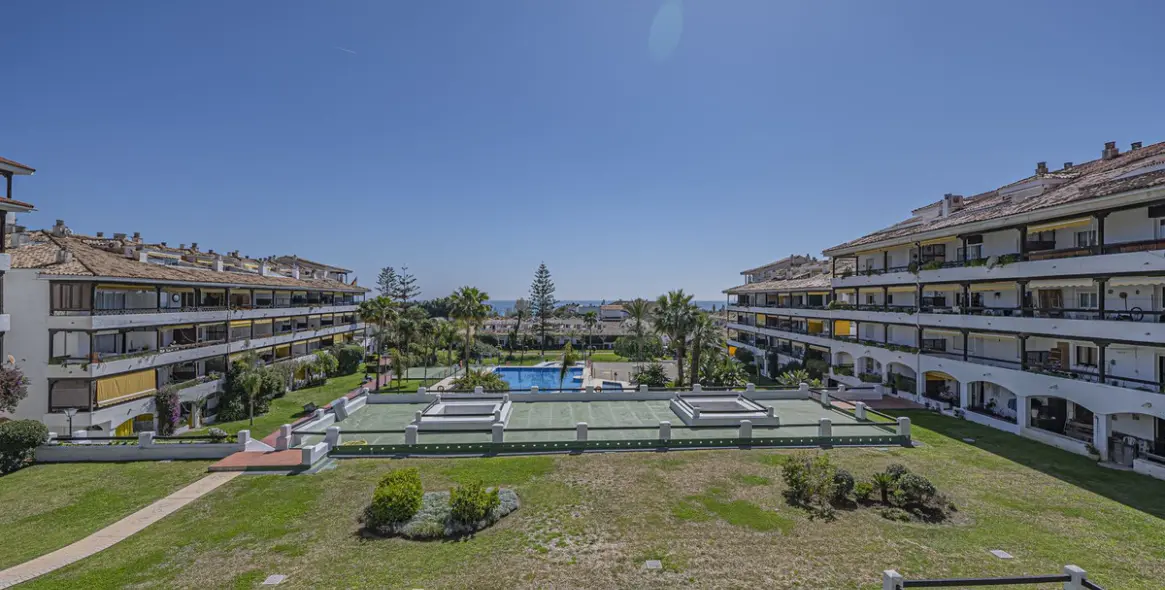 Продажа пентхауса в The Golden Mile 15