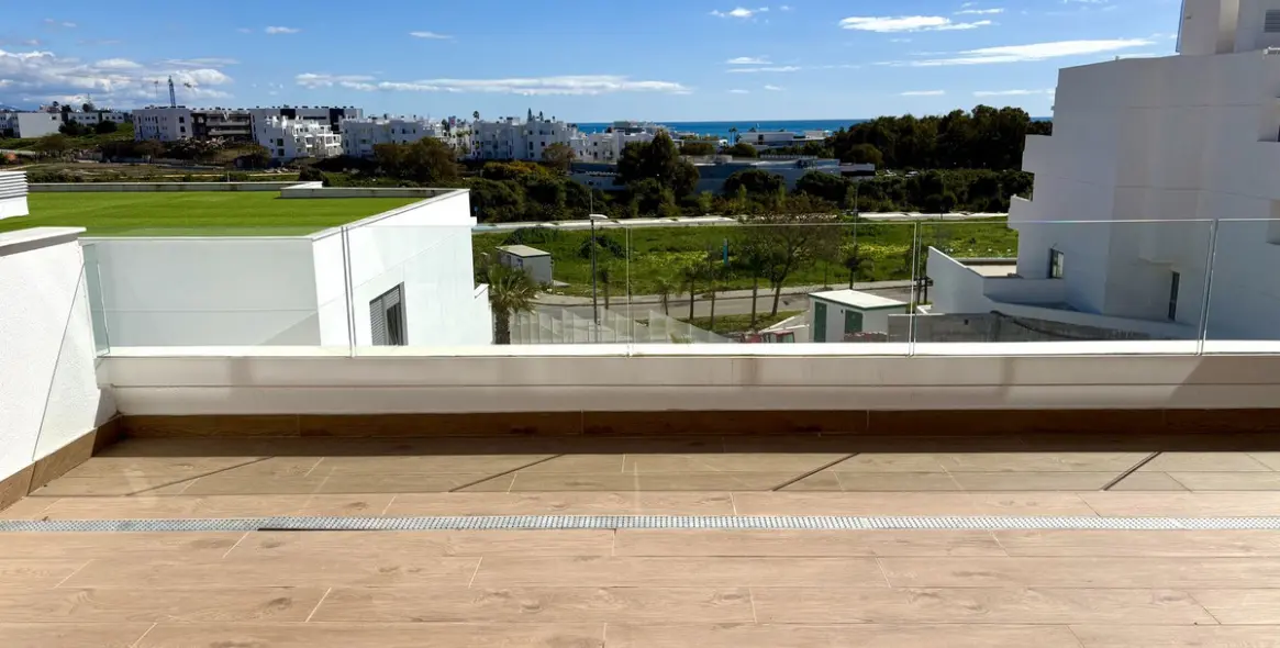 Продажа апартаментов на первом этаже в Estepona 2