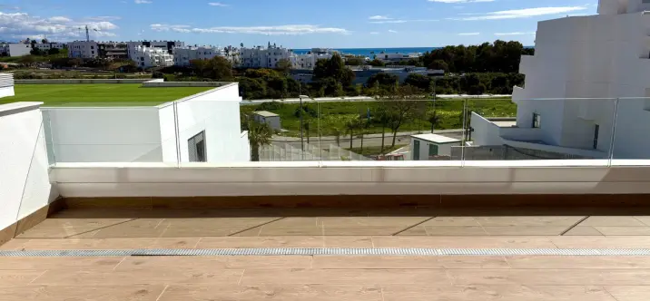 Продажа апартаментов на первом этаже в Estepona 1