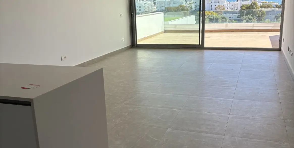 Продажа апартаментов на первом этаже в Estepona 3