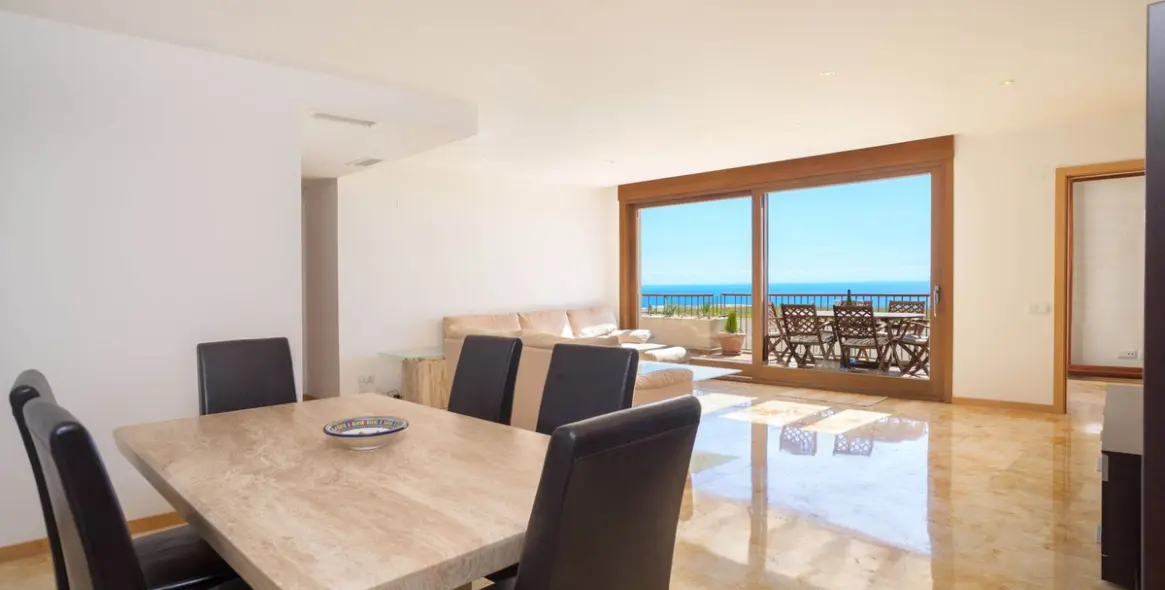 Продажа апартаментов на среднем этаже в Altos de los Monteros 6