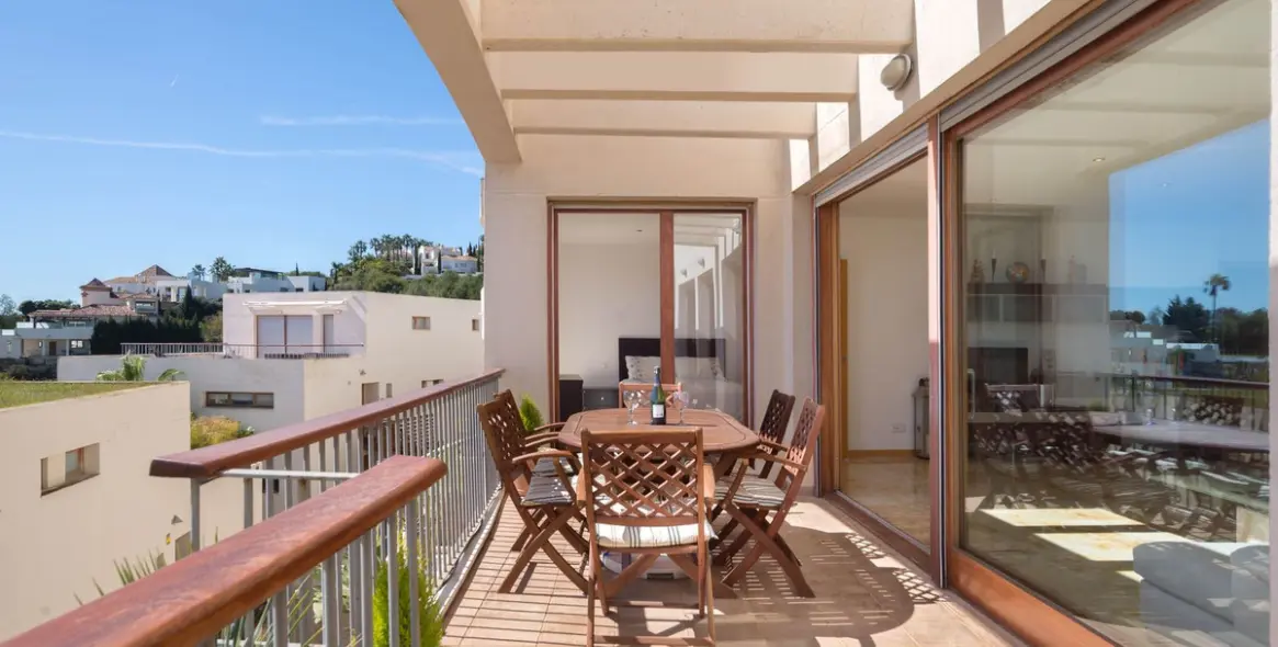 Продажа апартаментов на среднем этаже в Altos de los Monteros 9