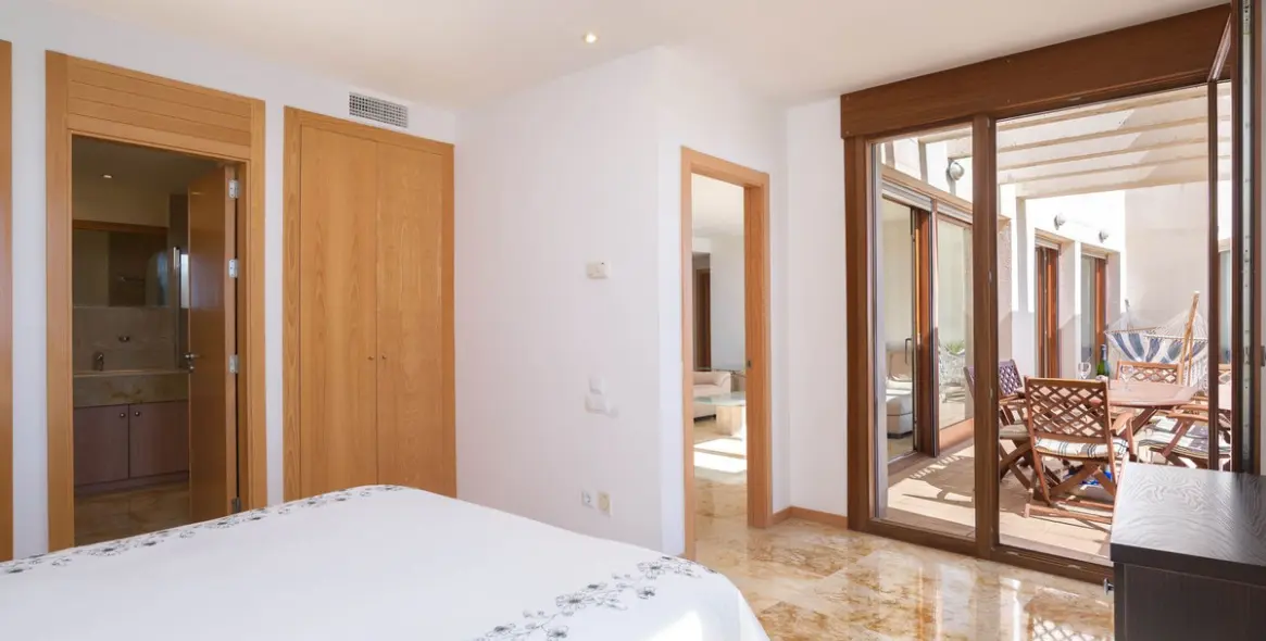 Продажа апартаментов на среднем этаже в Altos de los Monteros 10