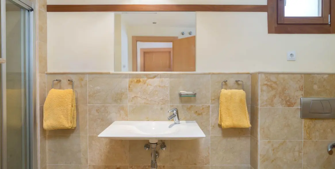 Продажа апартаментов на среднем этаже в Altos de los Monteros 16