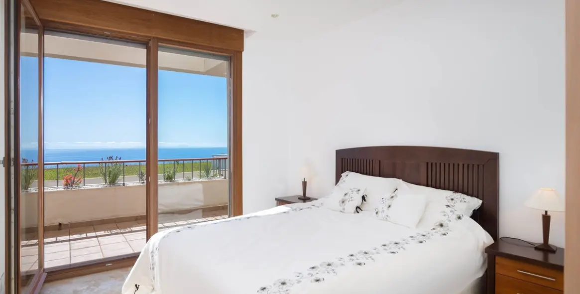 Продажа апартаментов на среднем этаже в Altos de los Monteros 20