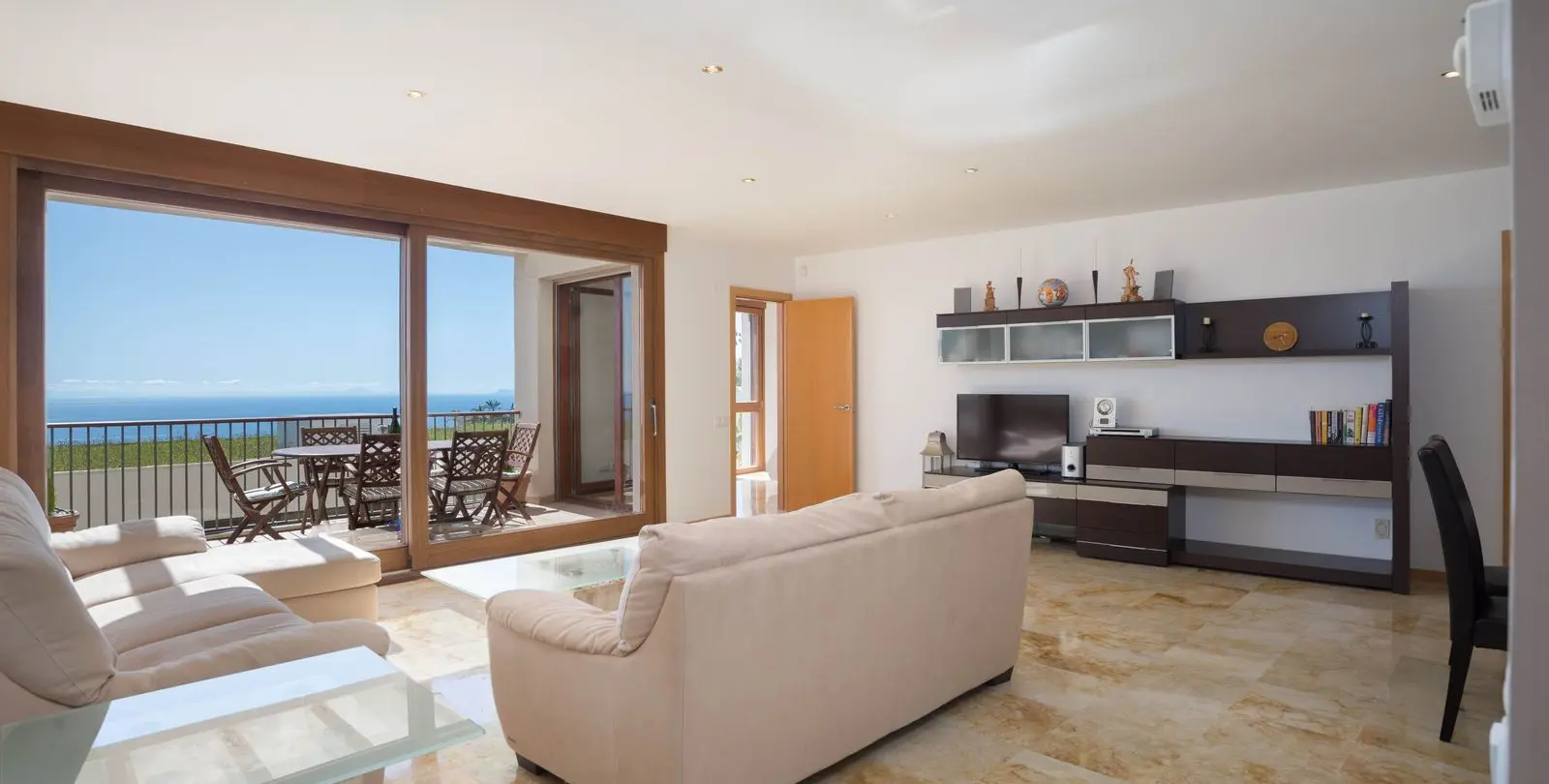 Продажа апартаментов на среднем этаже в Altos de los Monteros 2