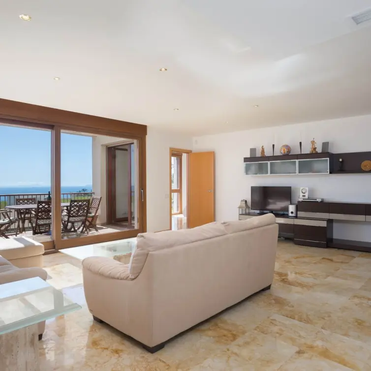 Sale of middle floor apartment in Altos de los Monteros