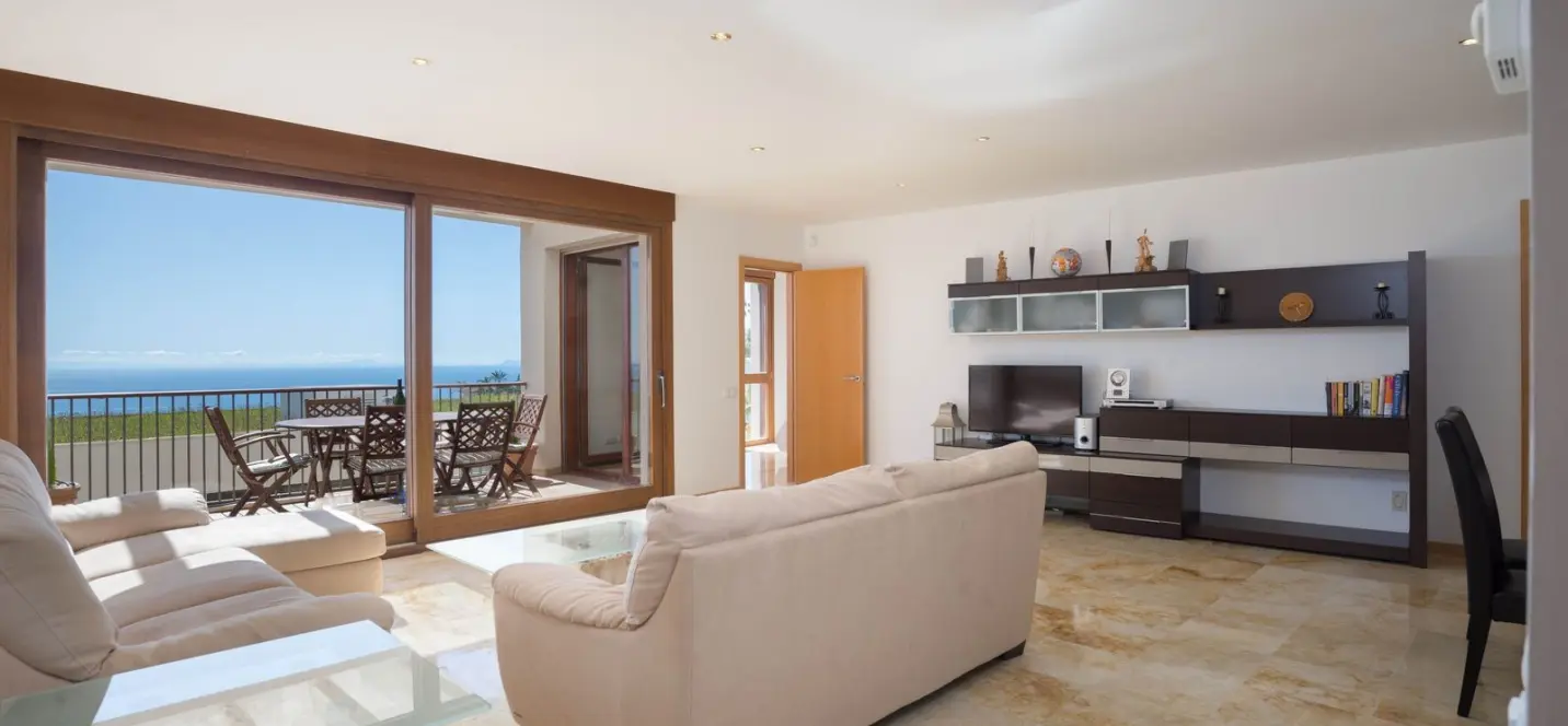Sale of middle floor apartment in Altos de los Monteros 1