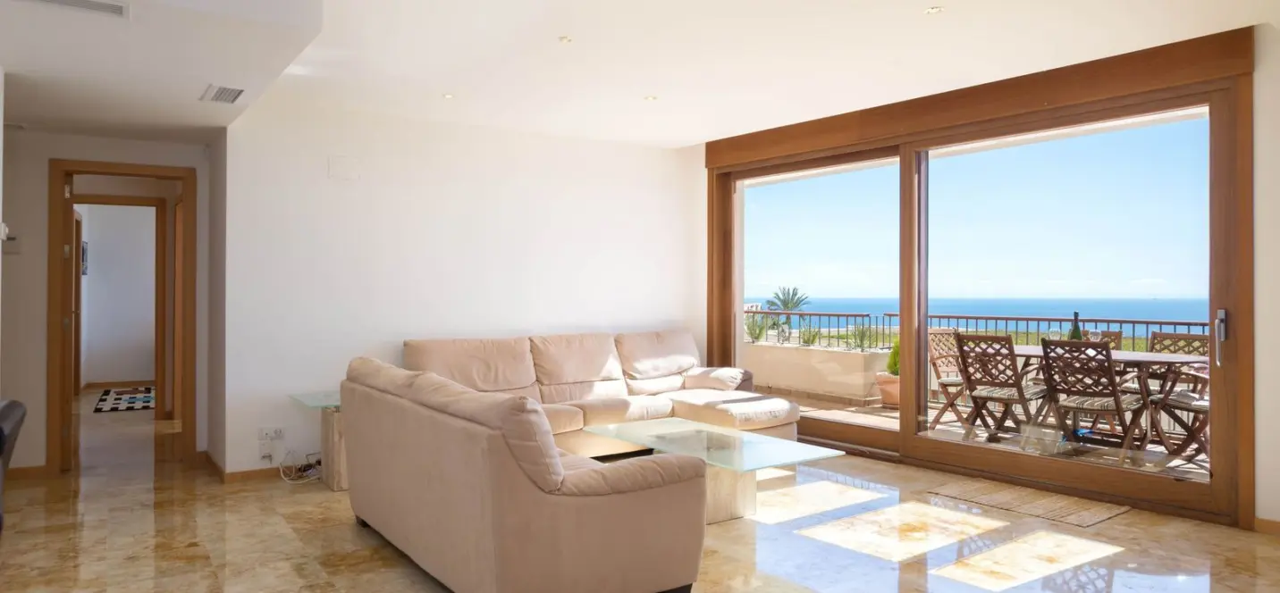 Sale of middle floor apartment in Altos de los Monteros 2