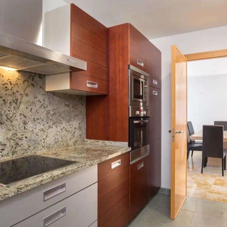 Sale of middle floor apartment in Altos de los Monteros