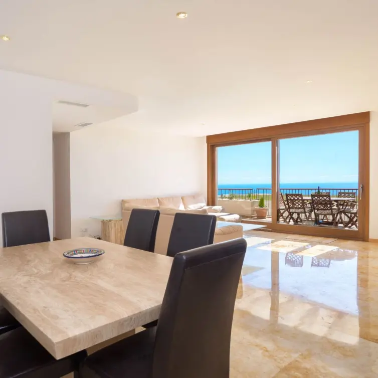 Sale of middle floor apartment in Altos de los Monteros