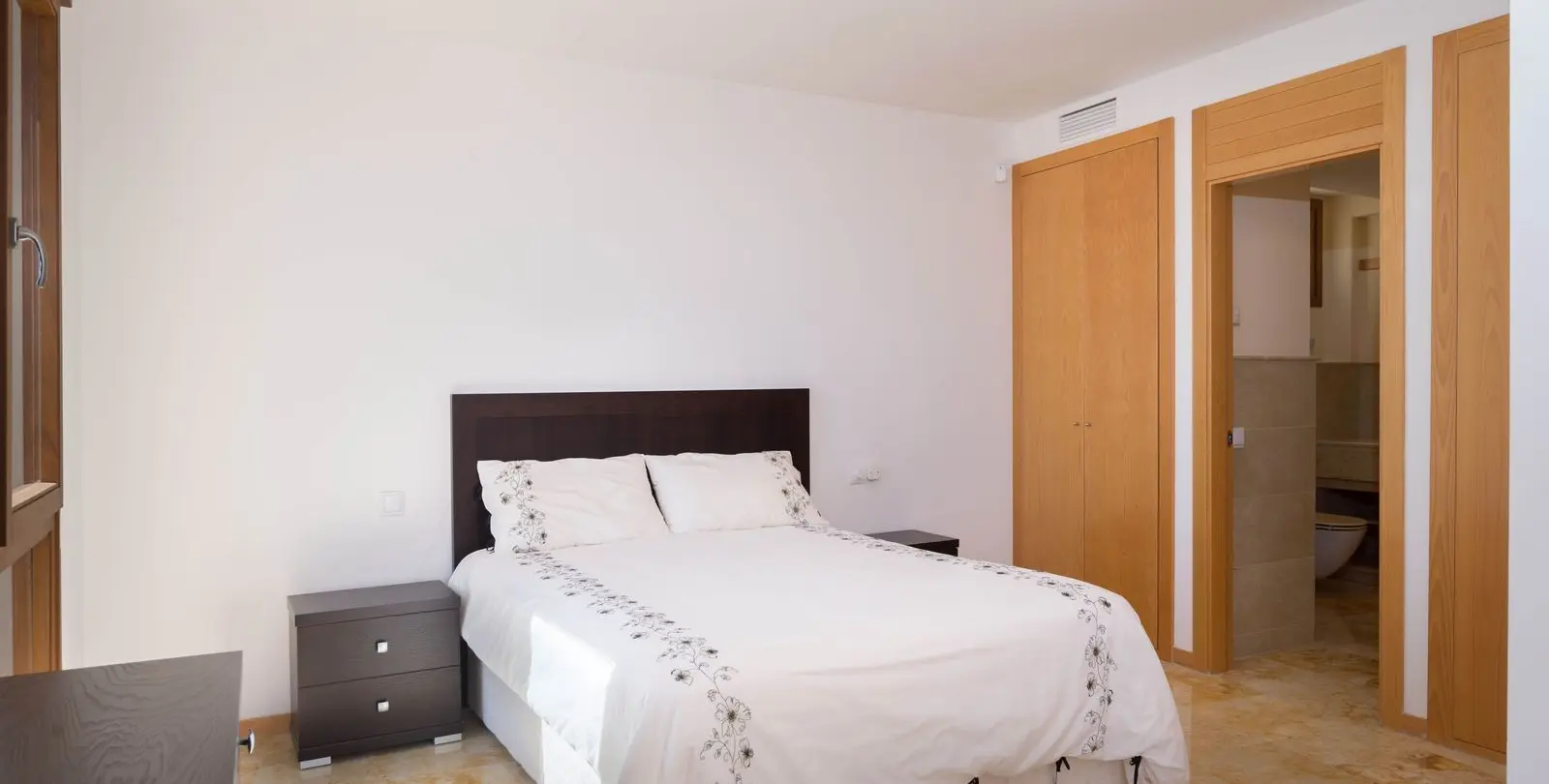 Продажа апартаментов на среднем этаже в Altos de los Monteros 12