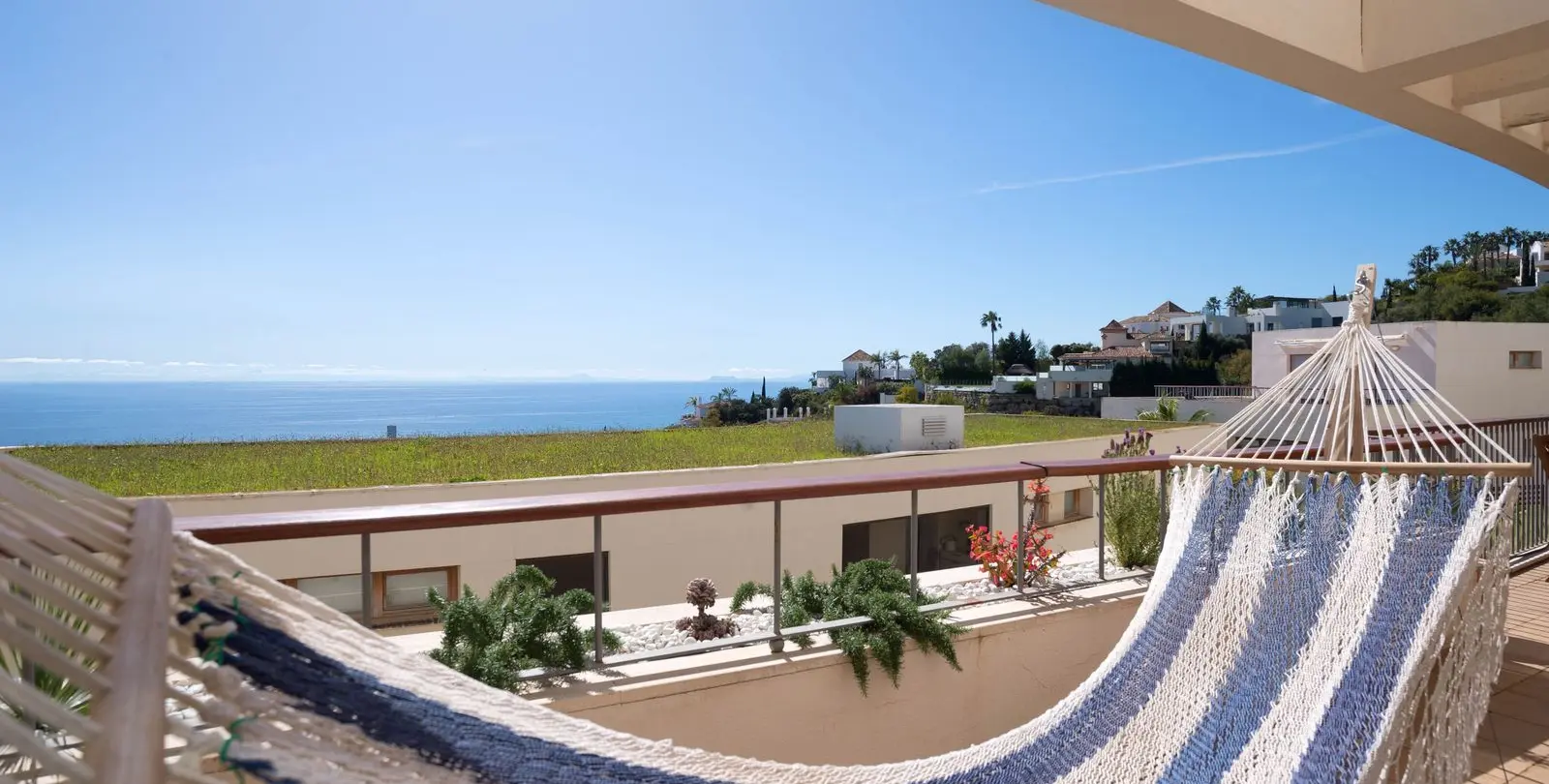Продажа апартаментов на среднем этаже в Altos de los Monteros 22