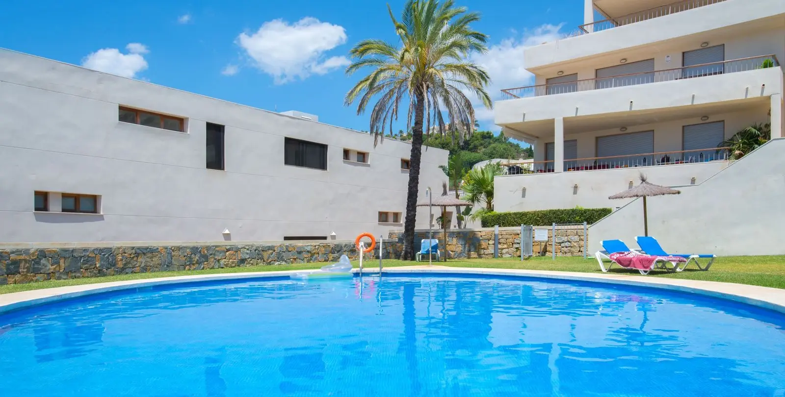 Продажа апартаментов на среднем этаже в Altos de los Monteros 23