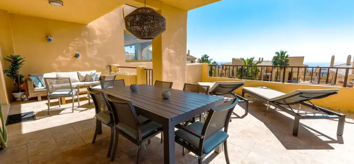 Sale of middle floor apartment in Atalaya 0