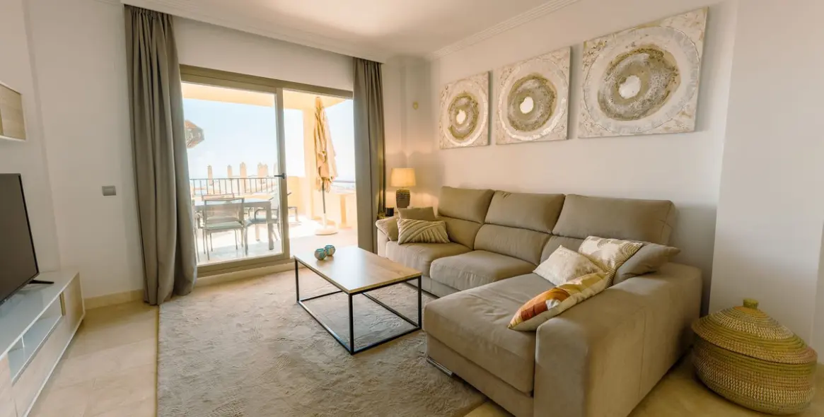 Sale of middle floor apartment in Atalaya 2