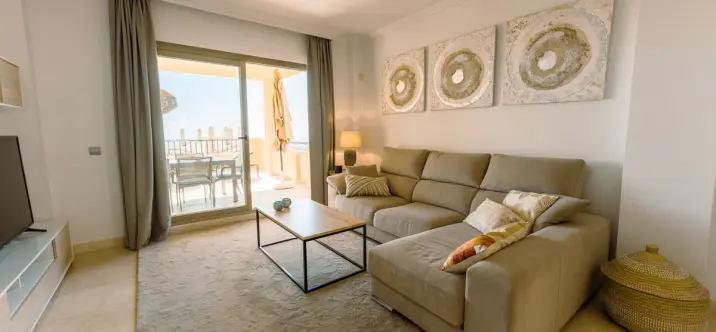 Sale of middle floor apartment in Atalaya 1