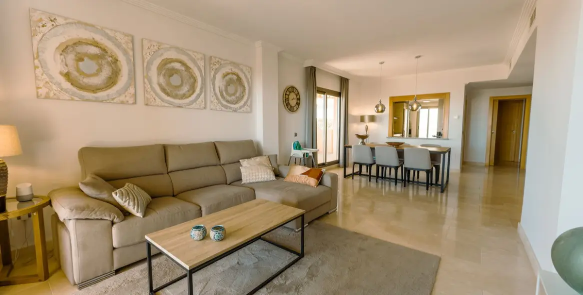 Sale of middle floor apartment in Atalaya 4