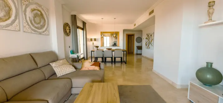 Sale of middle floor apartment in Atalaya 4
