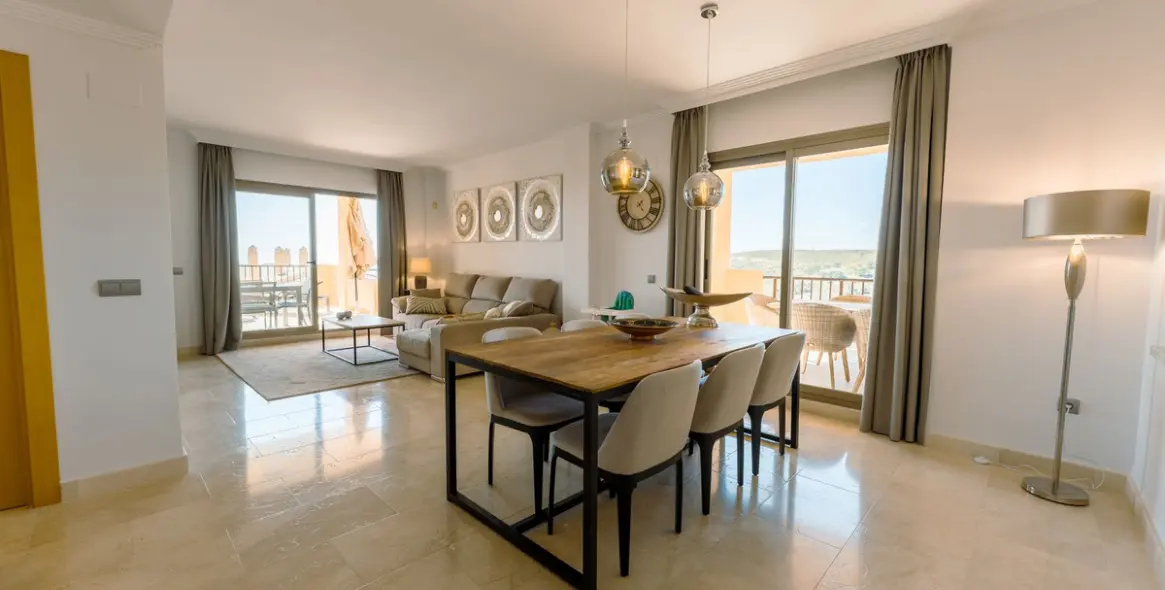Sale of middle floor apartment in Atalaya 7