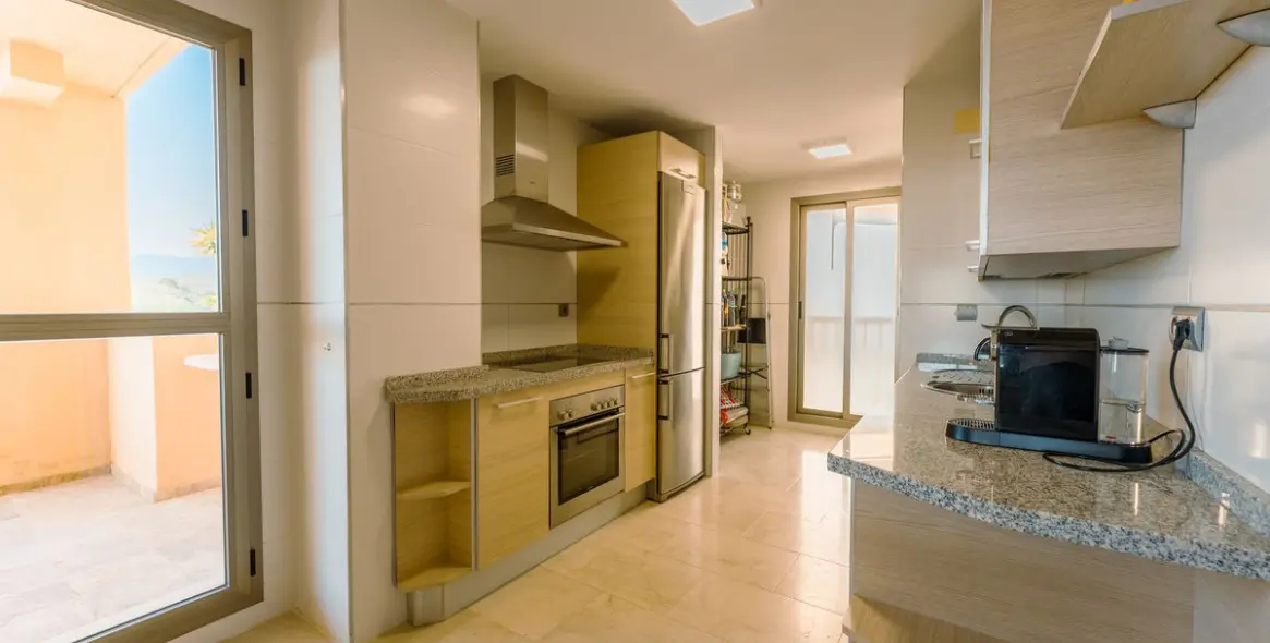 Sale of middle floor apartment in Atalaya 10