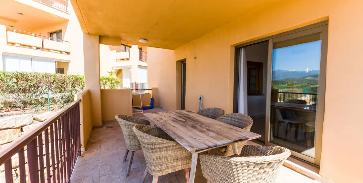 Sale of middle floor apartment in Atalaya 16